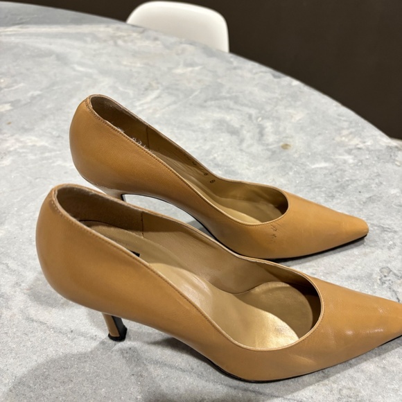 STUART WEITZMAN WOMENS CAMEL PUMP - Picture 9 of 16